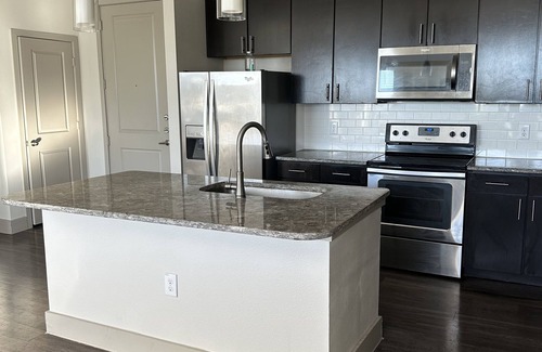 Houston Apartment | Houston 2bed apartment - 10 min. from the Galleria, 5 min from Meyerland plaza.