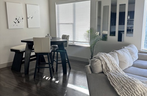 Houston Apartment | Houston 2bed apartment - 10 min. from the Galleria, 5 min from Meyerland plaza.
