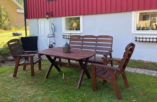 Otterbacken Apartment | How Swede it Is ! In a quiet picturesque town on the shores of Lake Vanern