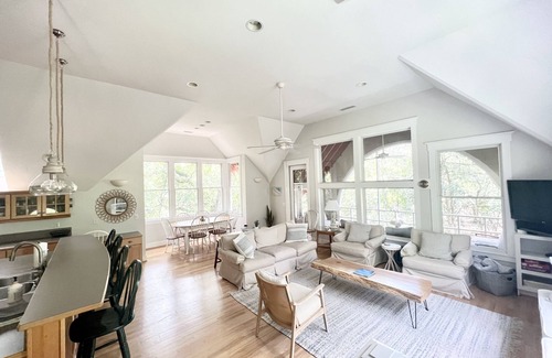 Bald Head Island House | How You Dune? Beautiful Retreat with Hot Tub