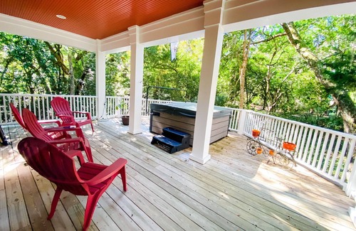 Bald Head Island House | How You Dune? Beautiful Retreat with Hot Tub