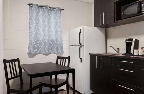 Grande Prairie Hotel | Howard Johnson by Wyndham Grande Prairie