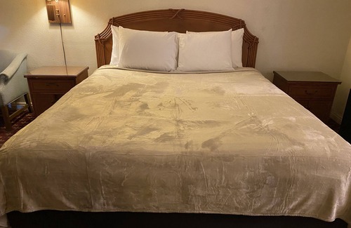 Azusa Hotel | Howard Johnson by Wyndham Azusa