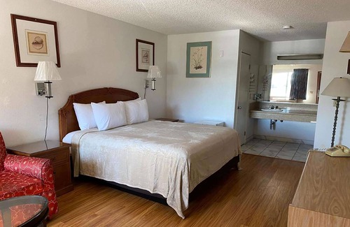 Azusa Hotel | Howard Johnson by Wyndham Azusa