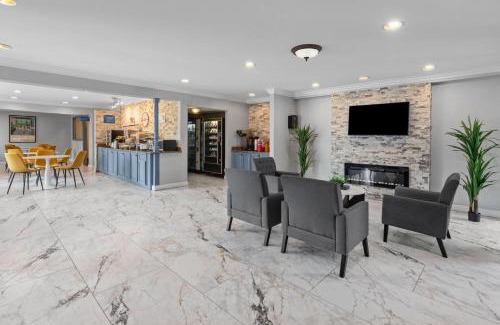 Romulus Hotel | Howard Johnson by Wyndham Romulus Detroit Metro Airport