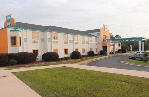 Tifton Hotel | Howard Johnson by Wyndham Tifton GA I-75