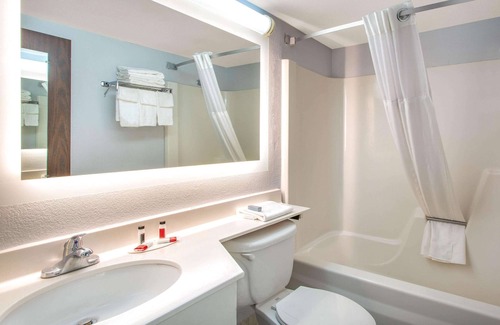 Lexington Hotel | Howard Johnson by Wyndham Lexington