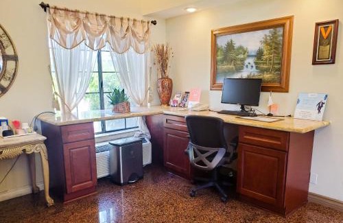 Mid Central Hotel | Howard Johnson by Wyndham Pasadena