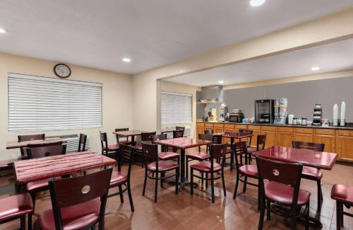 Williams Hotel | Howard Johnson by Wyndham Williams