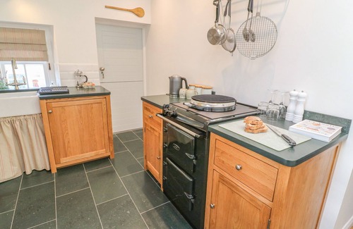Sedbergh Cottage | HOWGILL COTTAGE, family friendly, with open fire in Sedbergh