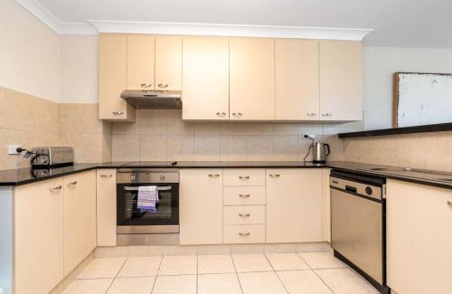 Kingston Apartment | Howitt Place Apt minutes to Parliamentary Triangle - Hosted by Canstay