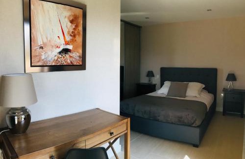 Cassis Hotel | HPC Suites - Cassis Centre - Parking Gratuit & Piscine Chauffée