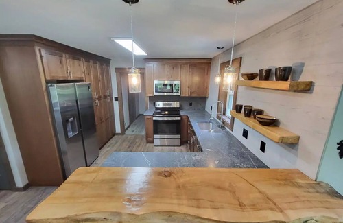 Queensbury House | Hse Nr Lk George+Saratoga Rce Trck w/Indoor HotTub