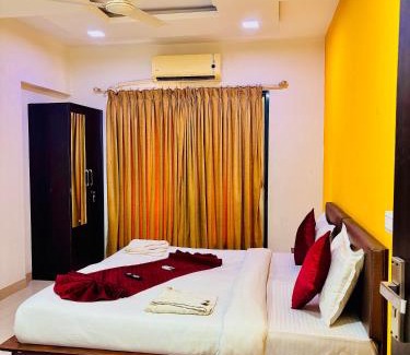 Malad West Bed & Breakfast | Hsquare Malad Elegant Service Apartment