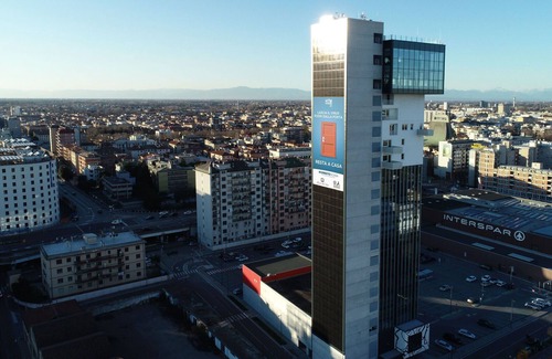 Mestre Apartment | Htm Tower - 701 Executive by Halldis