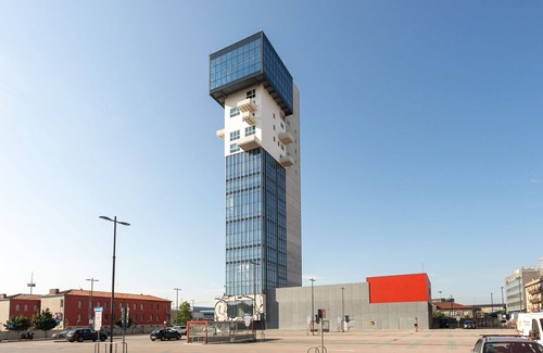 Mestre Apartment | Htm Tower - 701 Executive by Halldis
