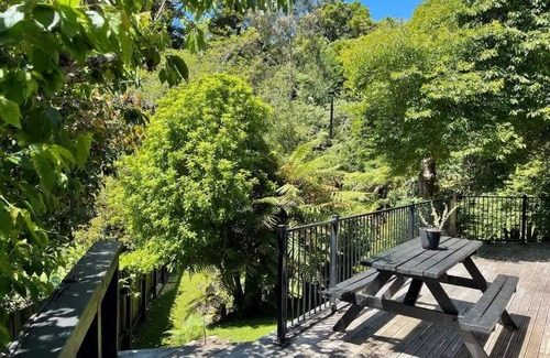 New Plymouth House | Huatoki Hideaway in New Plymouth