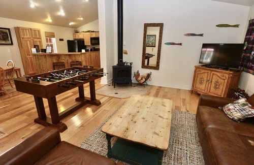 McCall House | Hubbard Cabin in McCall - near Payette Lake, private hot tub, quiet