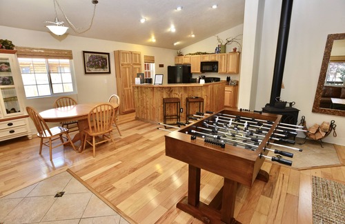 McCall House | Hubbard Cabin in McCall - near Payette Lake, private hot tub, quiet