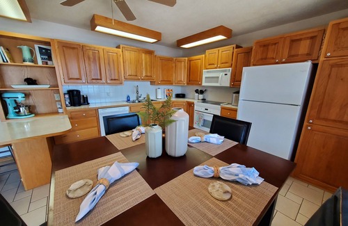Lost Bridge Village House | Huckleberry Shores-Lakefront & Lakeview Home-Near Boat Launch-Swimming Pool.