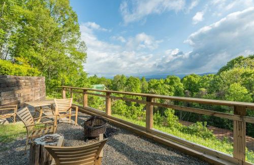 Weaverville House | Hudson's Peak on Leisure Mountain