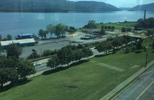 Newburgh House | Hudson Valley Newburgh Large apt. 3 Br 2 Bth