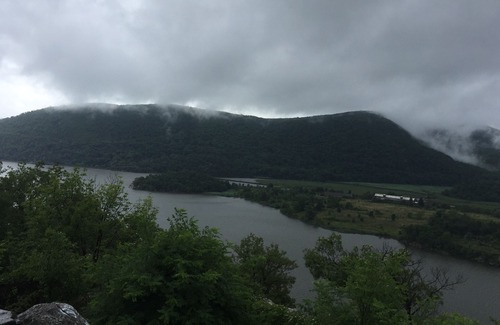 Newburgh House | Hudson Valley Newburgh Large apt. 3 Br 2 Bth