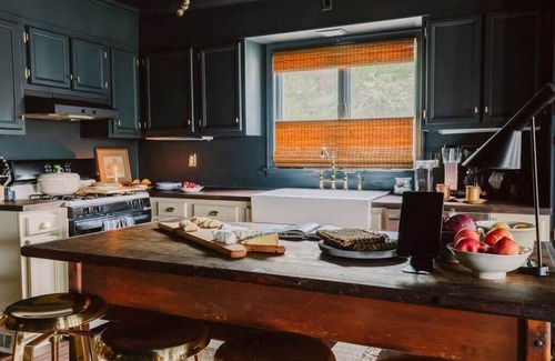 Taghkanic House | Hudsonshire - Stylish retreat with a Pool