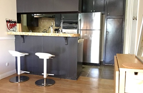 Sherman Oaks Apartment | Huge 1600sf, 2 BR 2 Story Penthouse In Prime Sherman Oaks Pets OK!