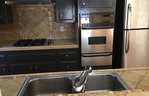 Sherman Oaks Apartment | Huge 1600sf, 2 BR 2 Story Penthouse In Prime Sherman Oaks Pets OK!