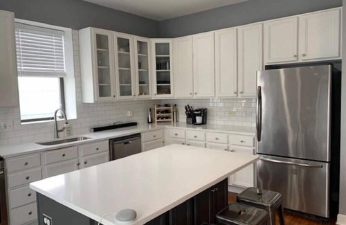 Near West Side House | HUGE 1700 sqft 3bd West Loop Penthouse w/Balcony