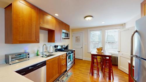 North Cambridge House | Huge 2 Bed, 2 Baths, Harvard, Porter Davis Sq