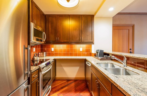 Cle Elum Condo | Huge 2 Connecting Rooms with Kitchen & Balcony