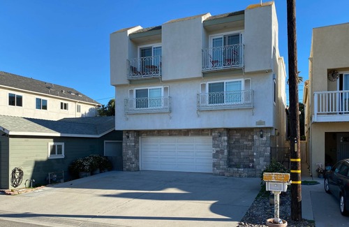 Silver Strand House | Huge 3,600 square foot beach house 5 houses from the sand at Silver Strand Beach