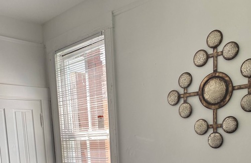 Walnut Hills Apartment | Huge 3 bedroom upstairs apartment expandable to 5 bedrooms (additional cost)