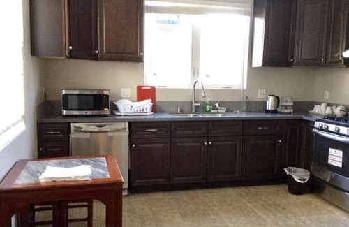 San Gabriel House | HUGE 3BR 2.5BA in prime location near Starbucks, restaurants, markets