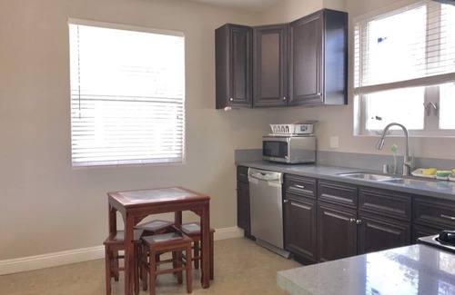 San Gabriel House | HUGE 3BR 2.5BA in prime location near Starbucks, restaurants, markets