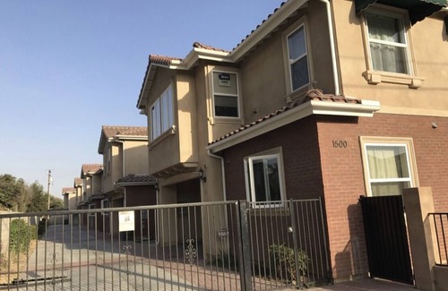 San Gabriel House | HUGE 3BR 2.5BA in prime location near Starbucks, restaurants, markets