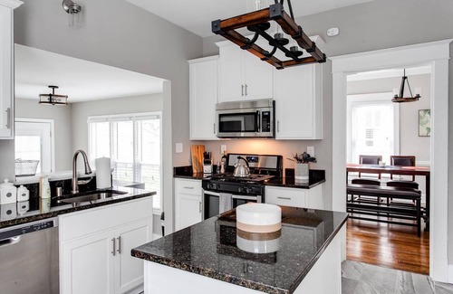 Beechmont House | Huge! *3br / 3.5ba* Great for groups!