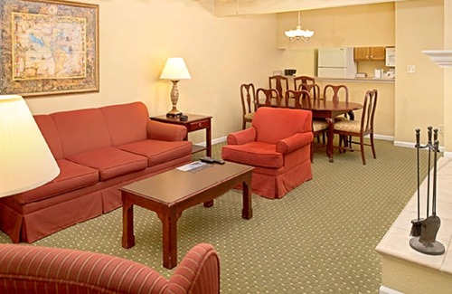 Berkeley Condo | HUGE 4 BDRM SLEEPS 12~ONLY 8 MILES TO BUSCH GARDENS~ LOTS OF AMENITIES~ BOOK NOW