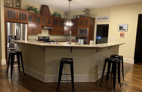 Fort Worth House | Huge 4 bedroom + loft lakehouse with private dock - 27 min north of Sundance Sq