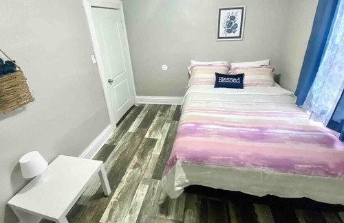 Shelbyville House | Huge, 4 Bedrooms 10 min to Casino, 25 min to Indy!