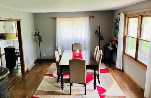Norwalk House | Huge 5 Bedroom 2 12 Bathroom And Pet Friendly
