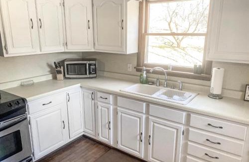 Norwalk House | Huge 5 Bedroom 2 12 Bathroom And Pet Friendly