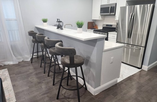 Newark House | Huge 5BR in Best Location ~ 25 Min to NYC