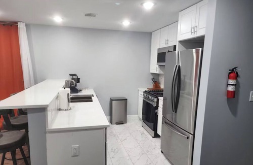 Newark House | Huge 5BR in Best Location ~ 25 Min to NYC