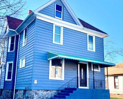 Downtown Niagara Falls House | Huge 6BR Home , Modern & Convenient