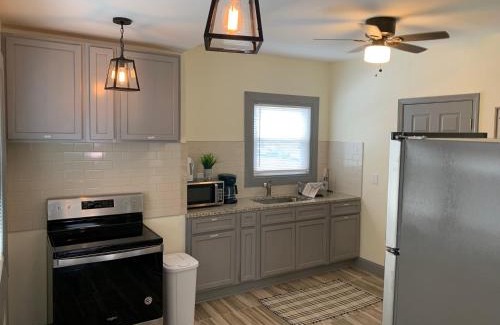 Downtown Niagara Falls House | Huge 6BR Home , Modern & Convenient
