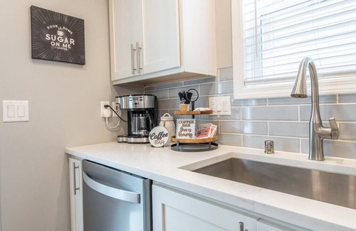 Lower East Side House | HUGE 6BR, Luxe Single Family Home, Best Location!