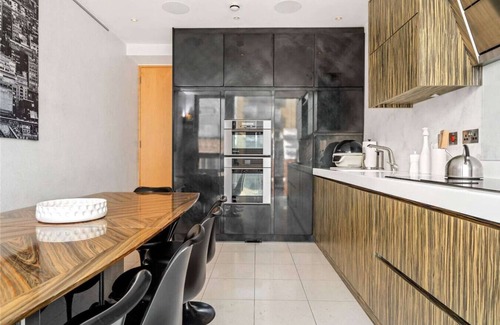 Bunhill House | Huge 7 Floor Townhouse | Walk to Shoreditch & City